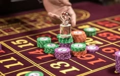 YAS789 casino presented on mobile device in Pakistan with slots and live games